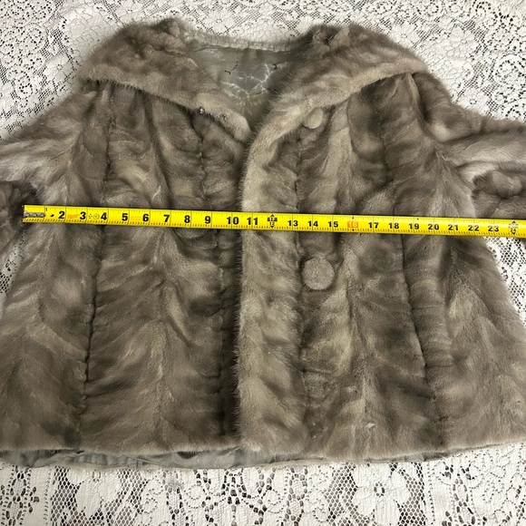 Luxurious Faux Fur Coat with Hood - Picture 3 of 7